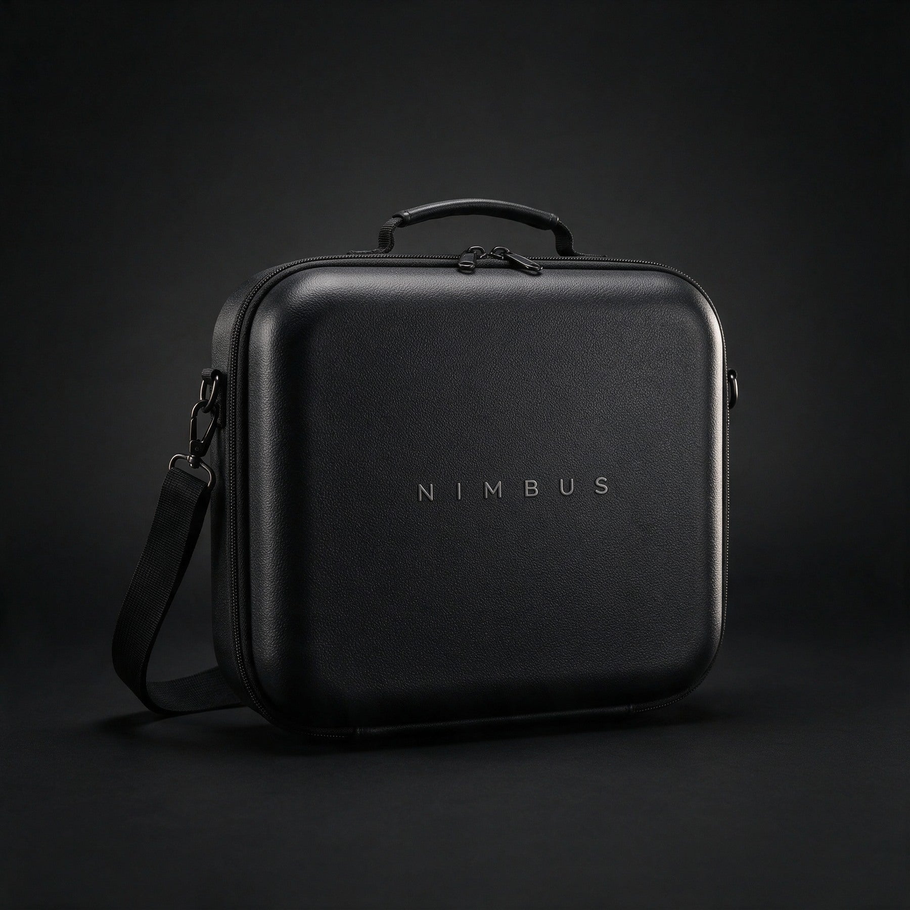Sac de transport NIMBUS noir, ferme, avec sa bandouliere